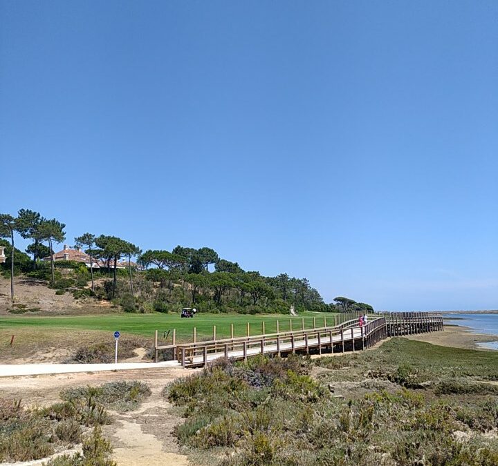 Golf in Algarve: discover the best courses and the perfect stay.